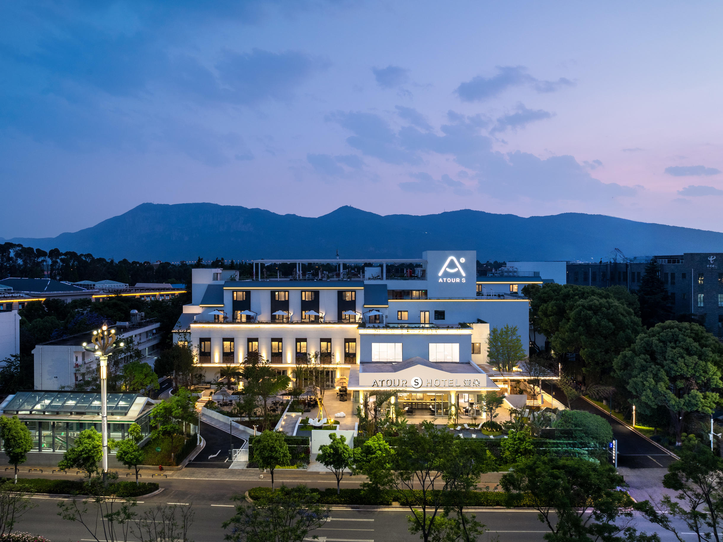 昆明滇池度假区滇池路亚朵S酒店