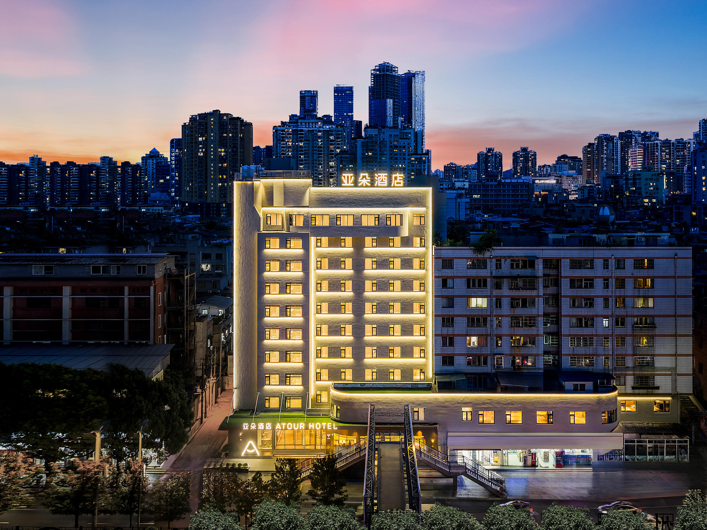 贵阳喷水池延安西路地铁站亚朵酒店