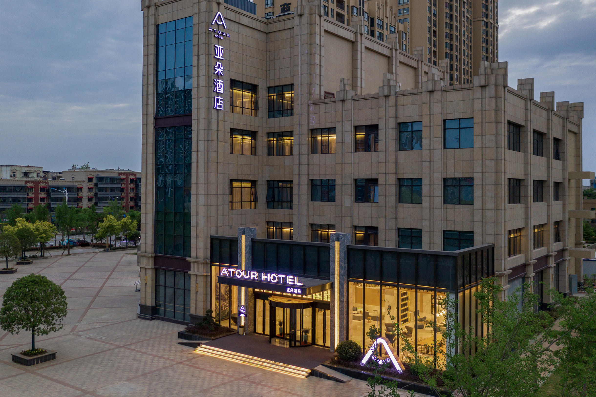 武汉木兰陂商大厦亚朵酒店