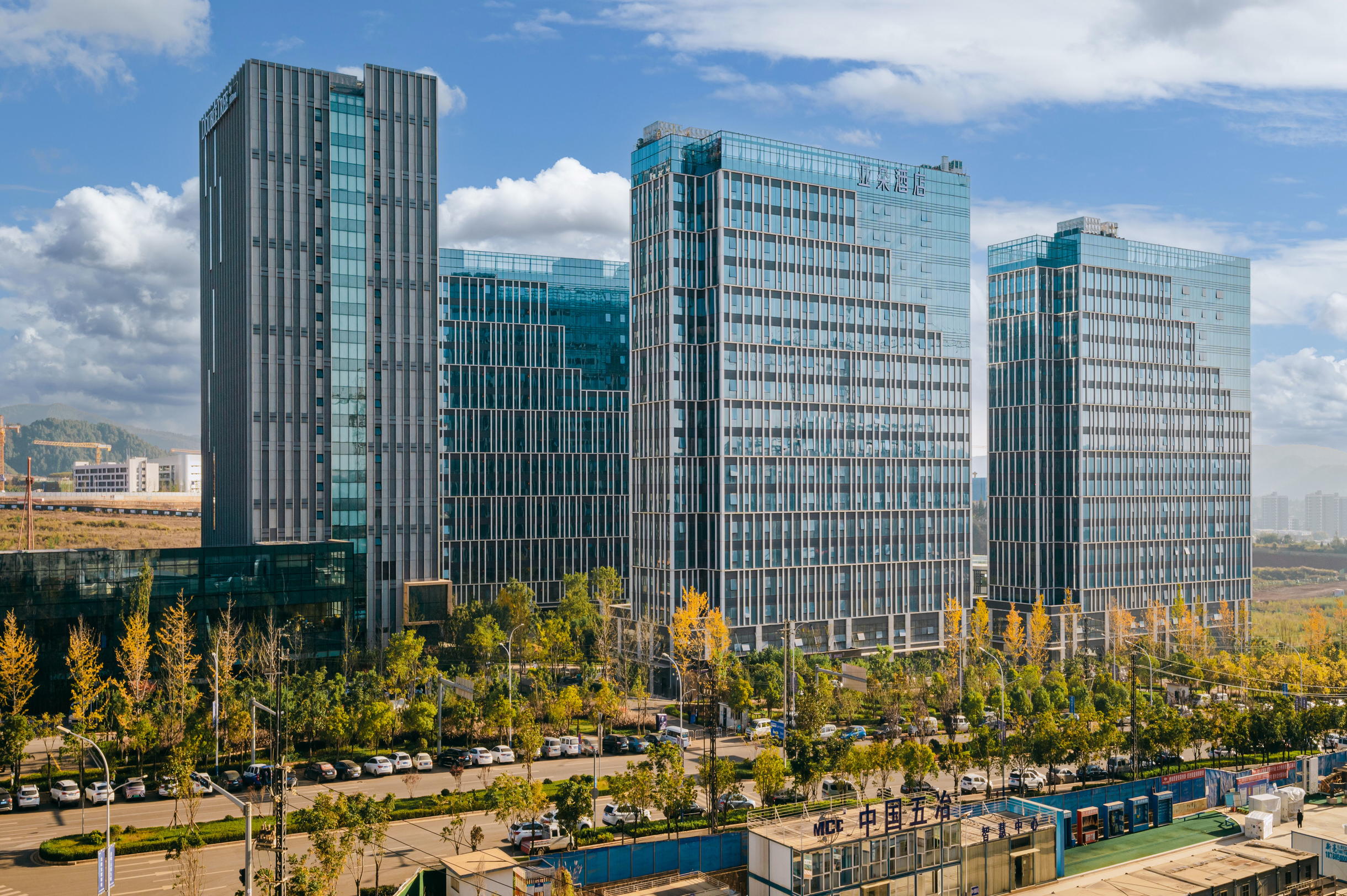 昆明长水国际机场铂港现代广场亚朵酒店