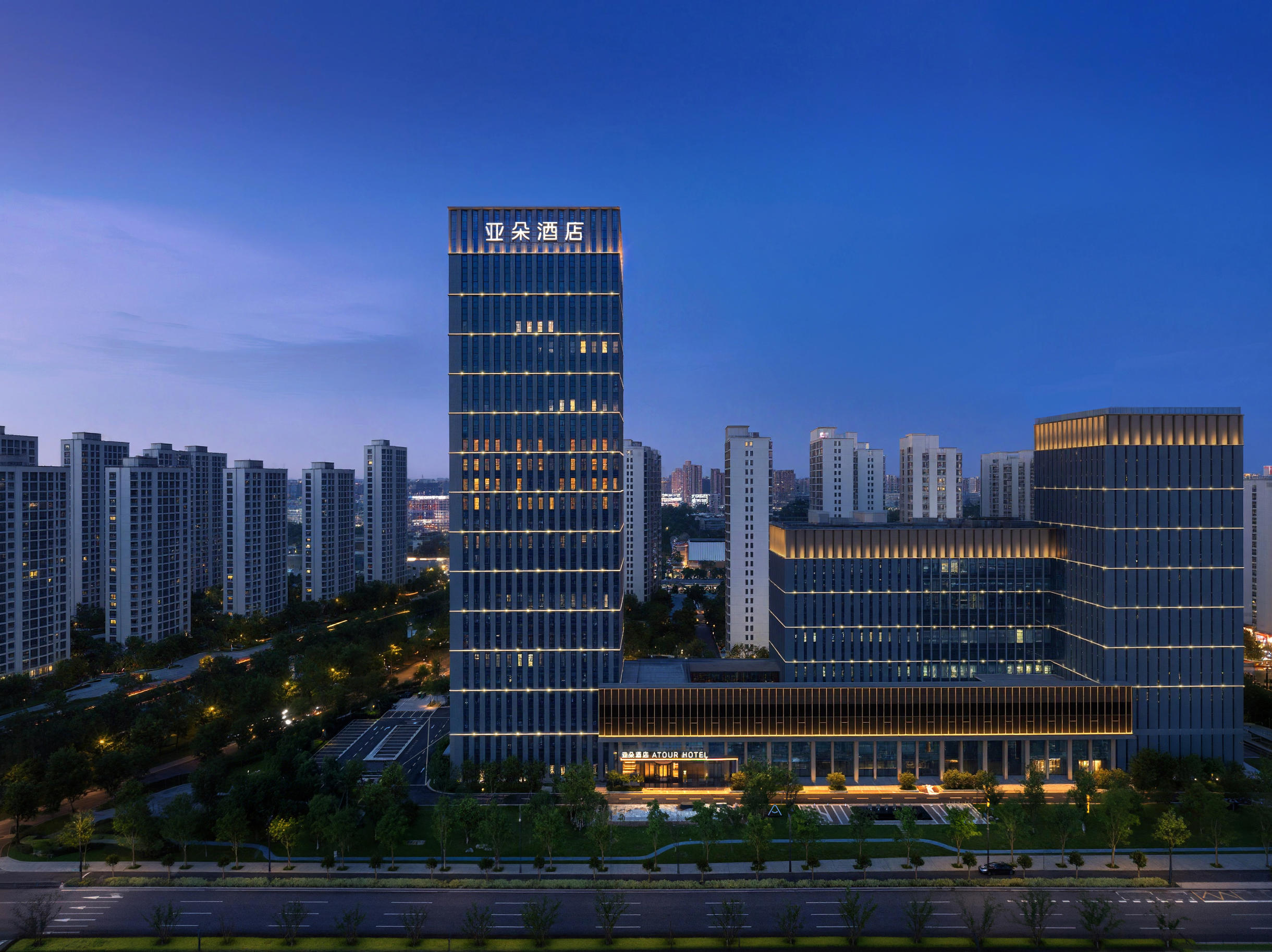 杭州临平龙安湖亚朵酒店