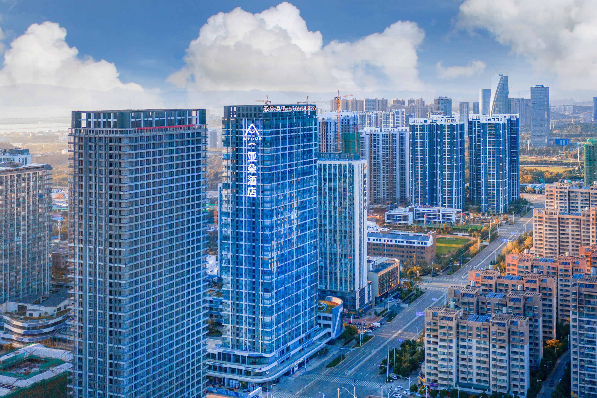 昆明高铁南站大学城亚朵酒店