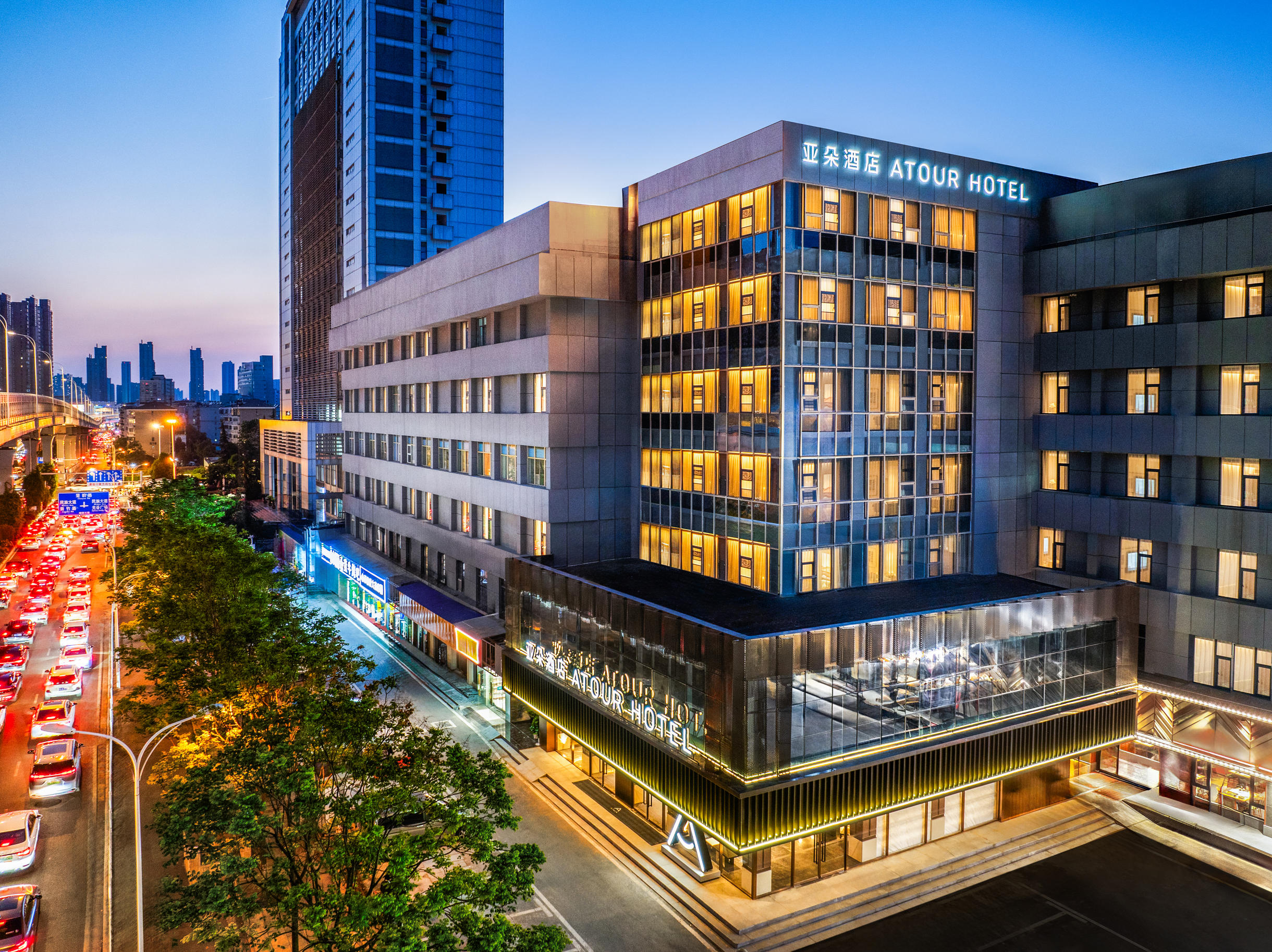 武汉光谷广场民族大学亚朵酒店