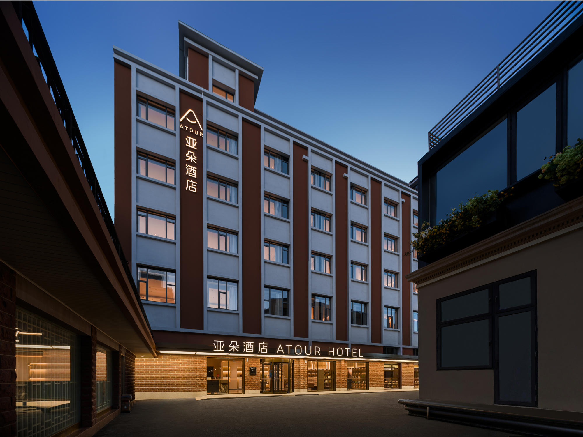 上海静安寺西康路亚朵酒店