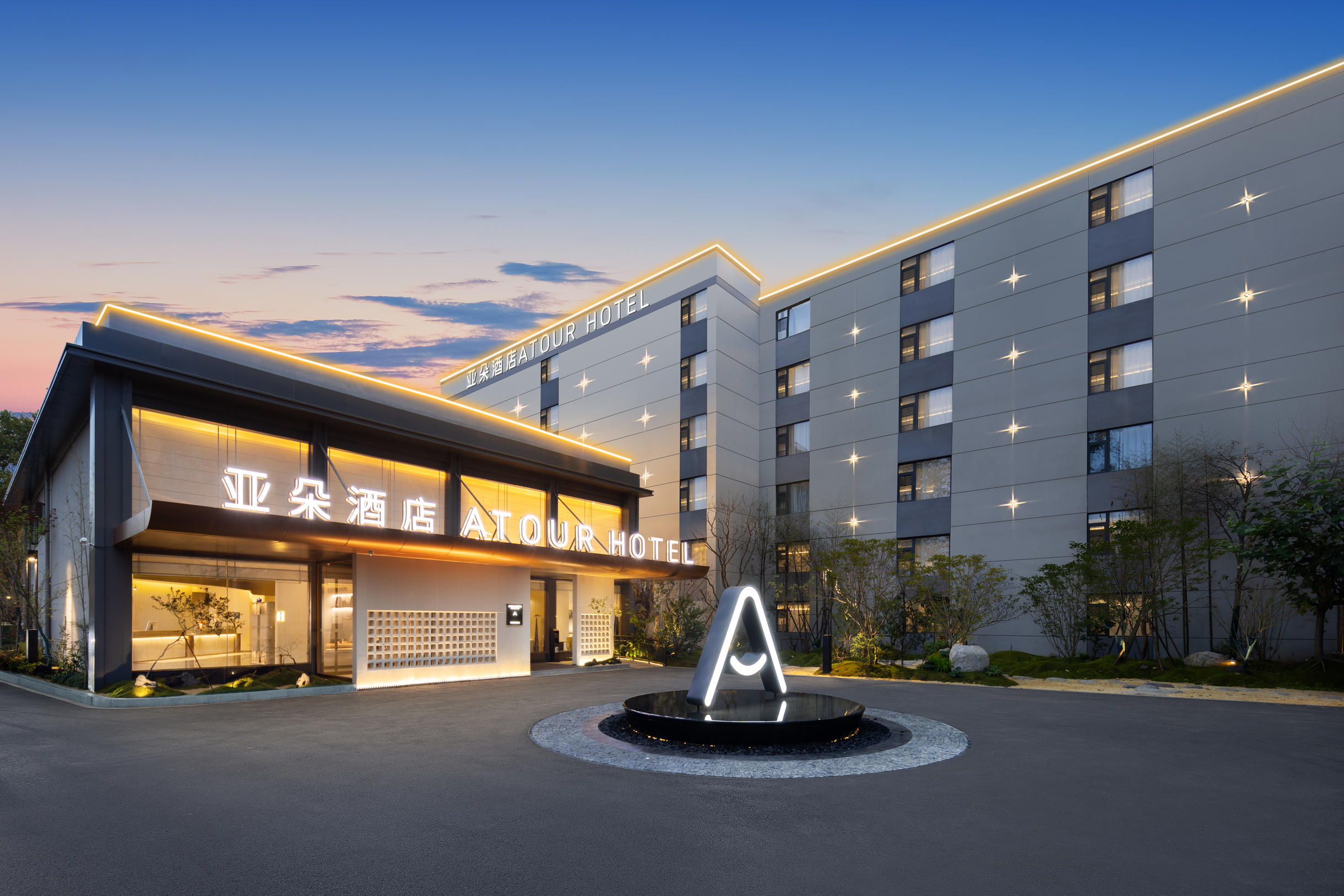 武汉街道口华中师范大学亚朵酒店