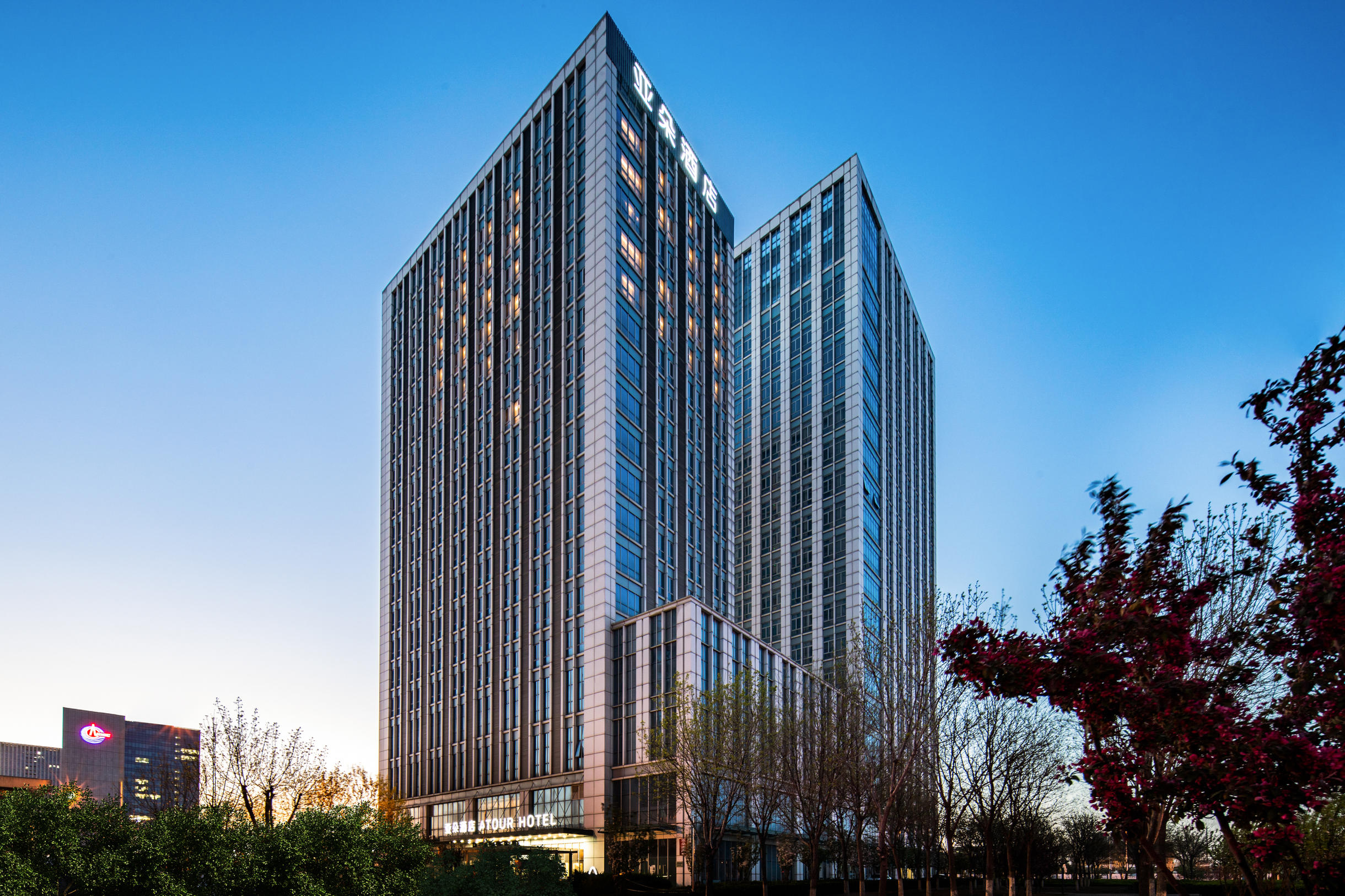 天津塘沽商业区滨海西站亚朵酒店