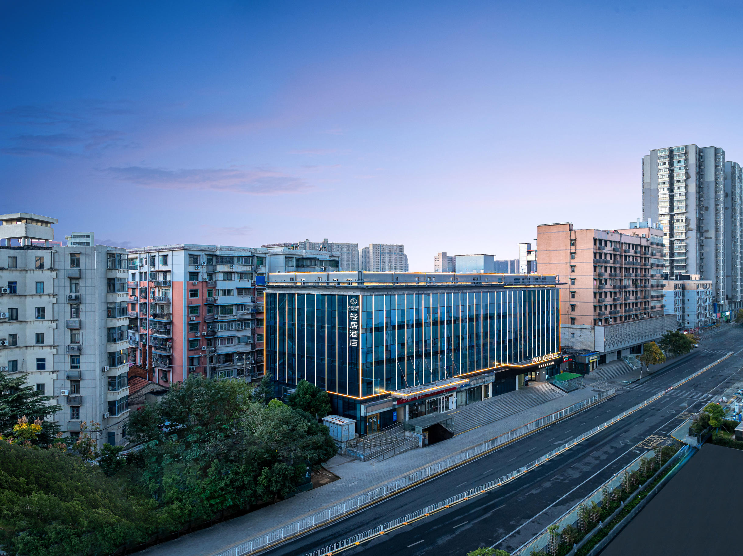 武汉光谷广场华中科技大学轻居酒店