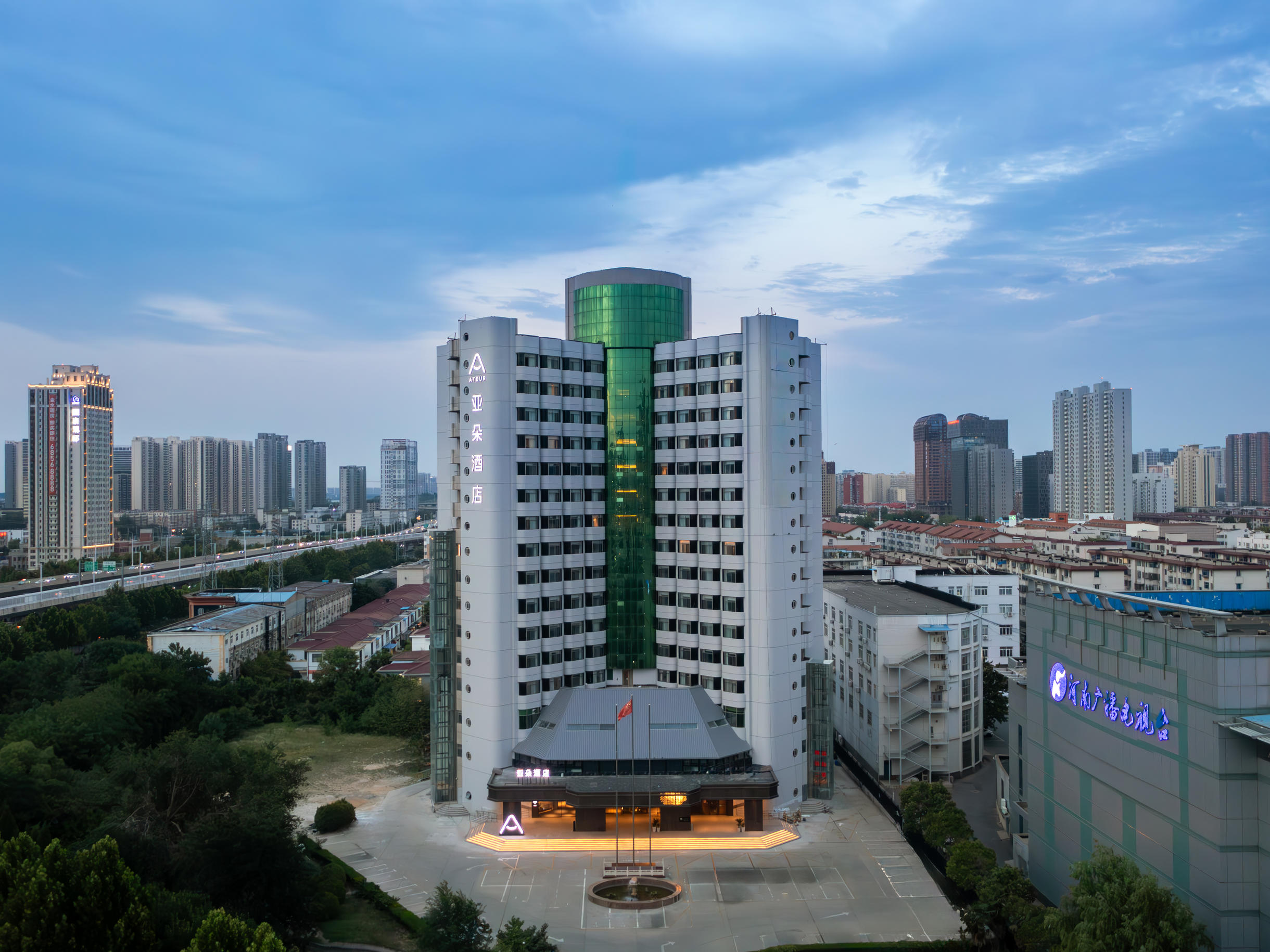 郑州正弘城花园路亚朵酒店