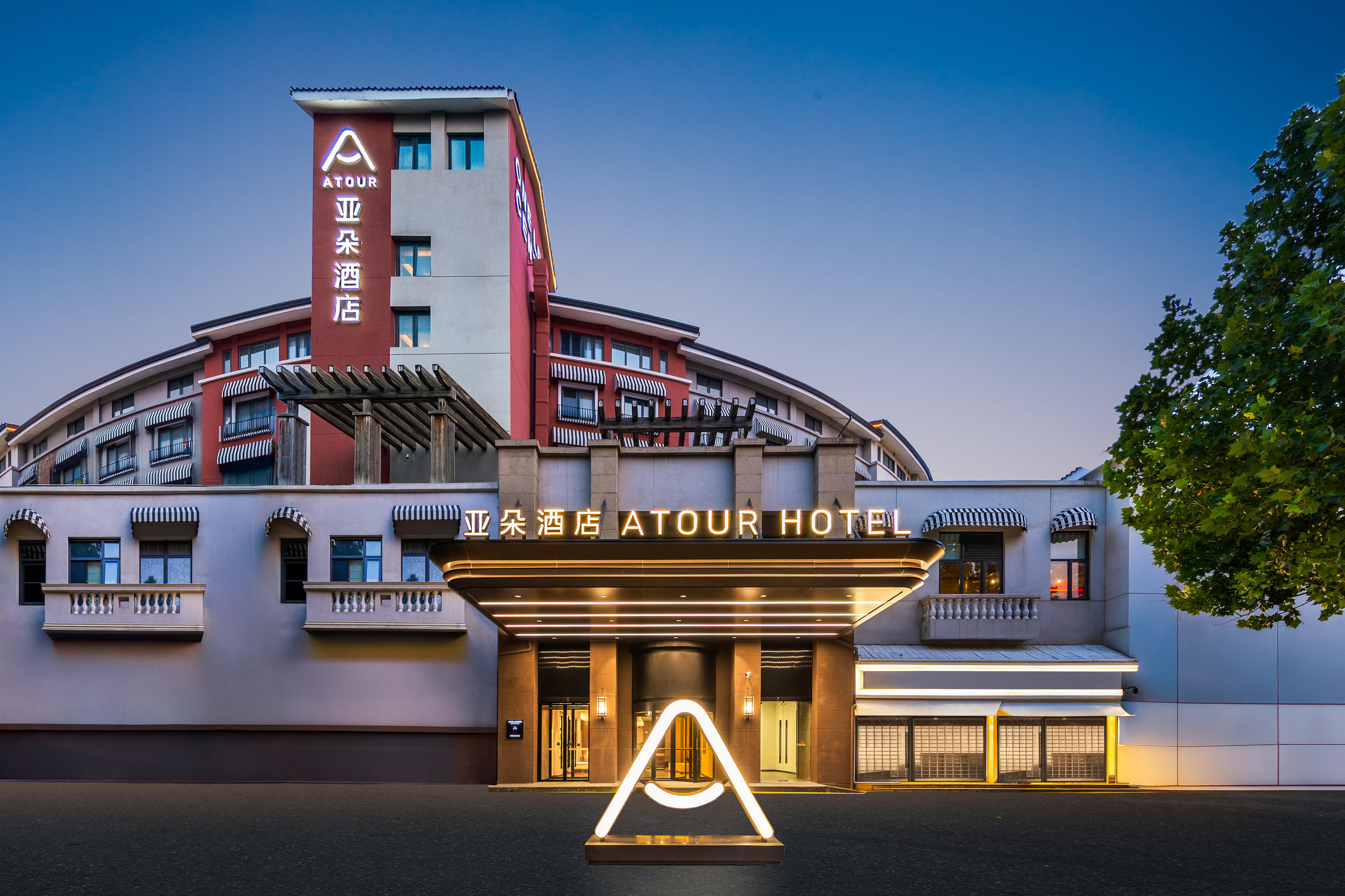 北京欢乐谷景区地铁站亚朵酒店