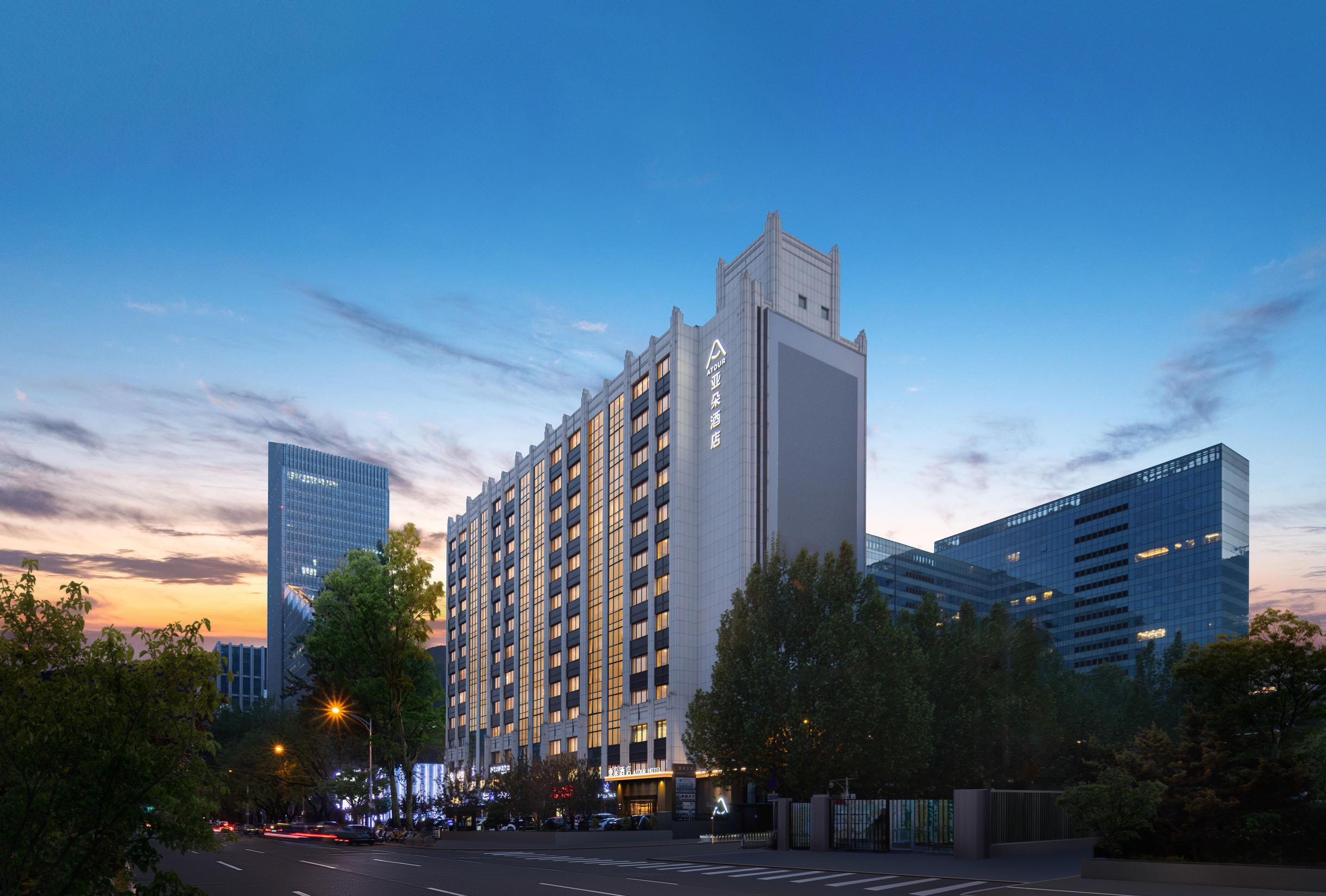 北京三里屯团结湖地铁站亚朵酒店