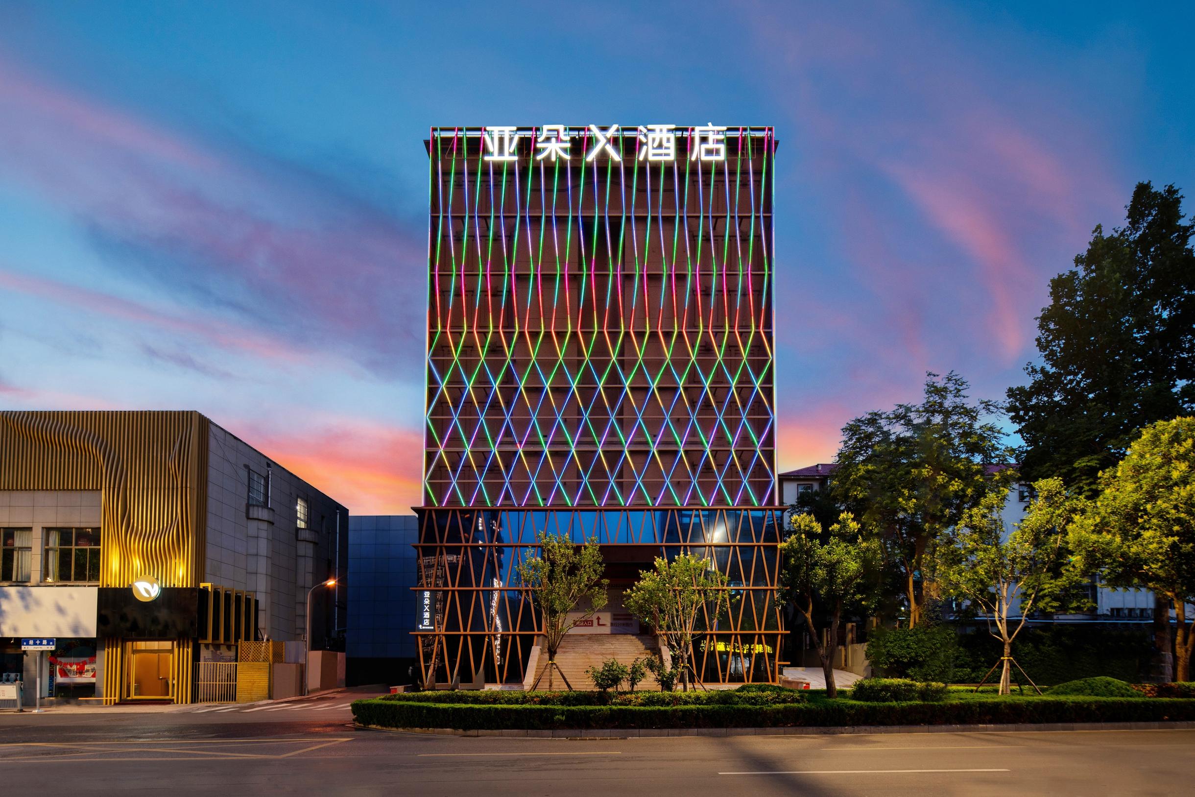 济南省委经十路亚朵X酒店