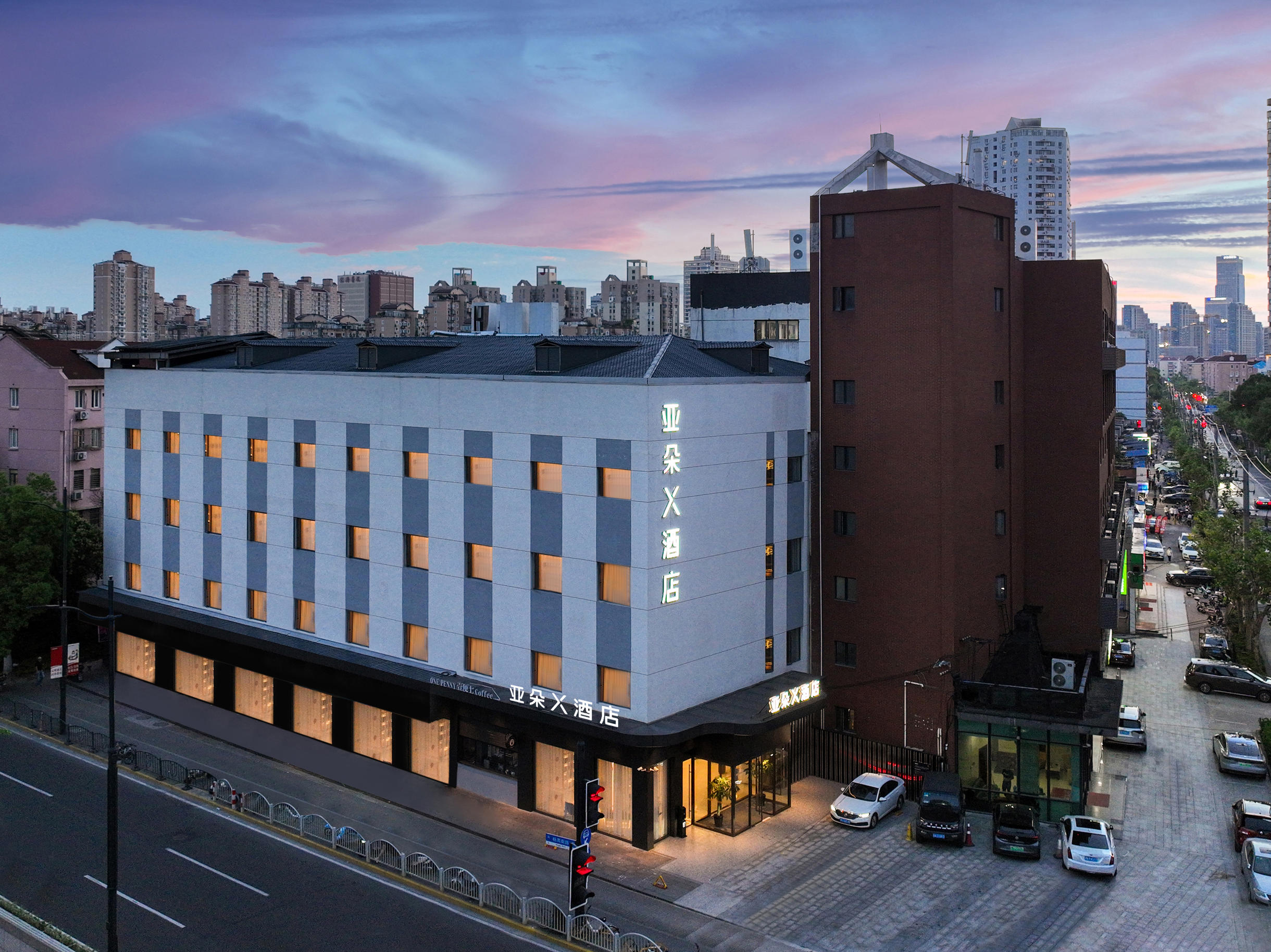 上海陆家嘴蓝村路地铁站亚朵X酒店