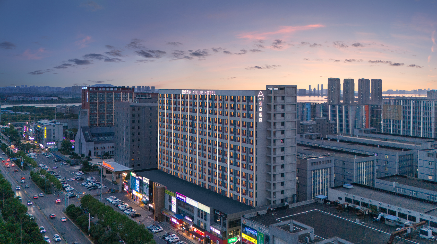 武汉藏龙岛湖北经济学院亚朵酒店