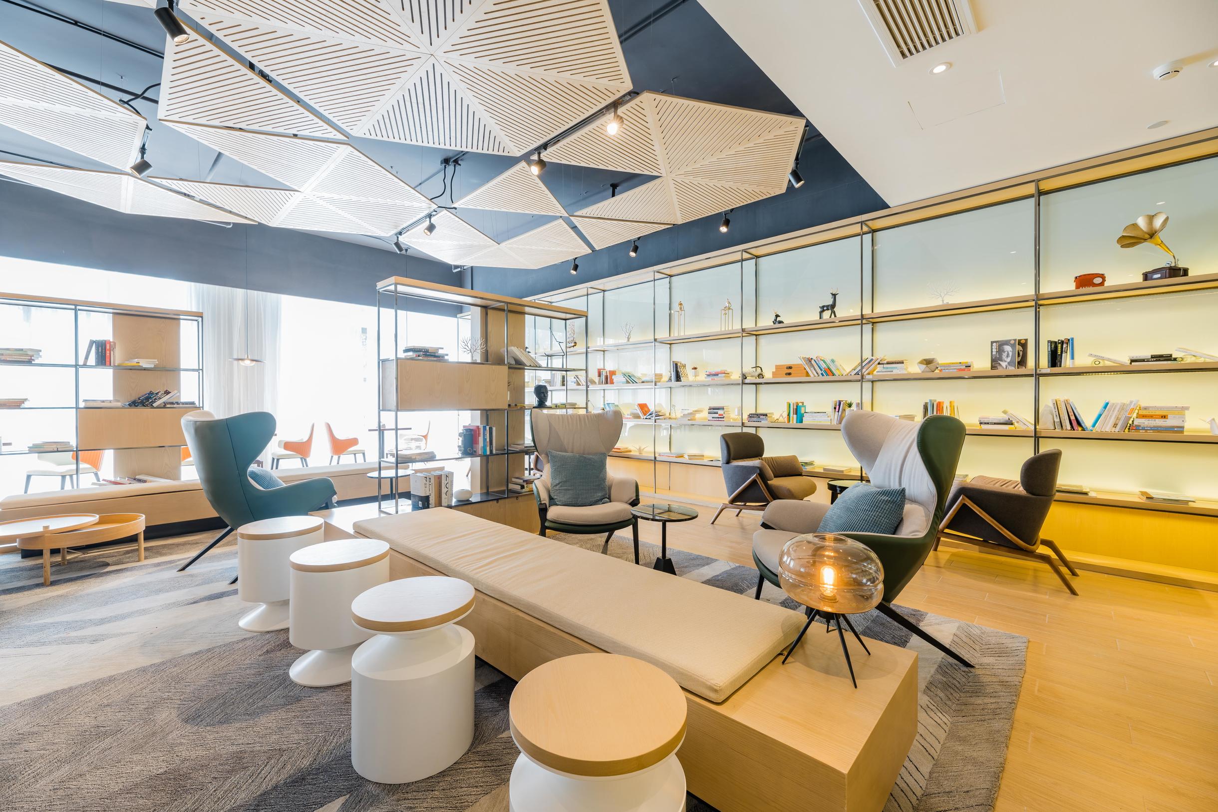 杭州未来科技城海创园地铁站亚朵酒店