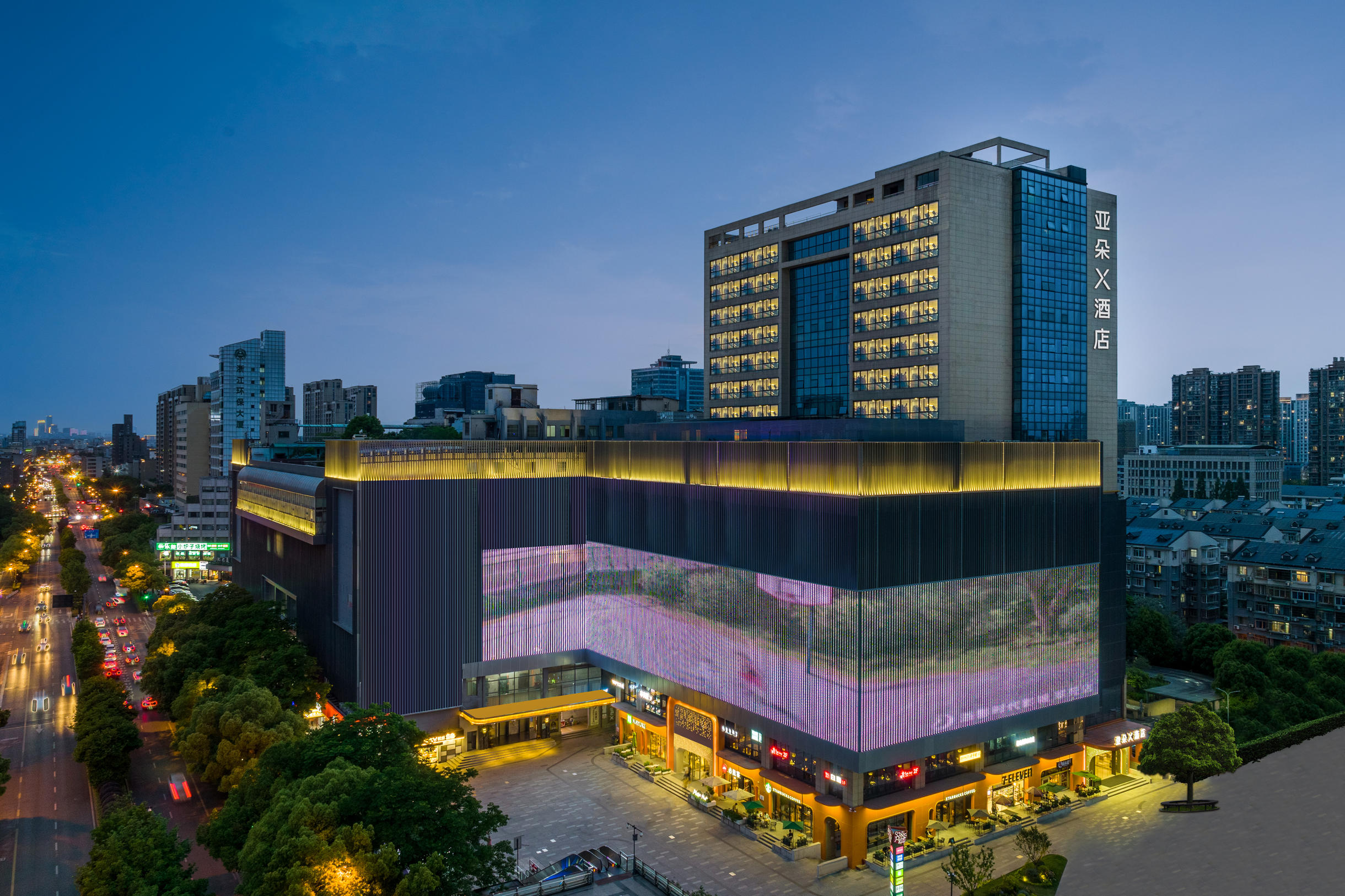 杭州学院路地铁站文一路亚朵X酒店