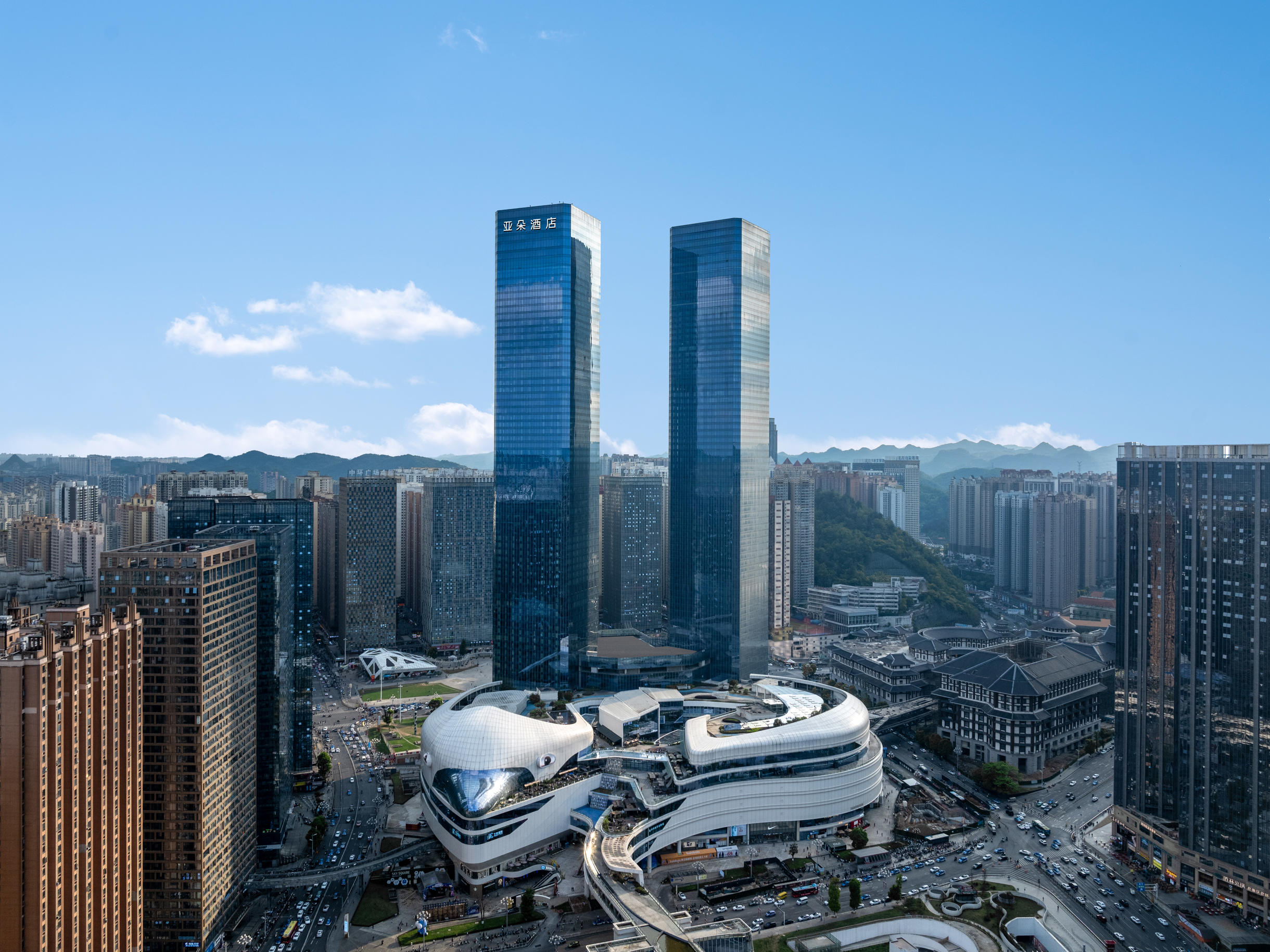 贵阳花果园双子塔亚朵酒店