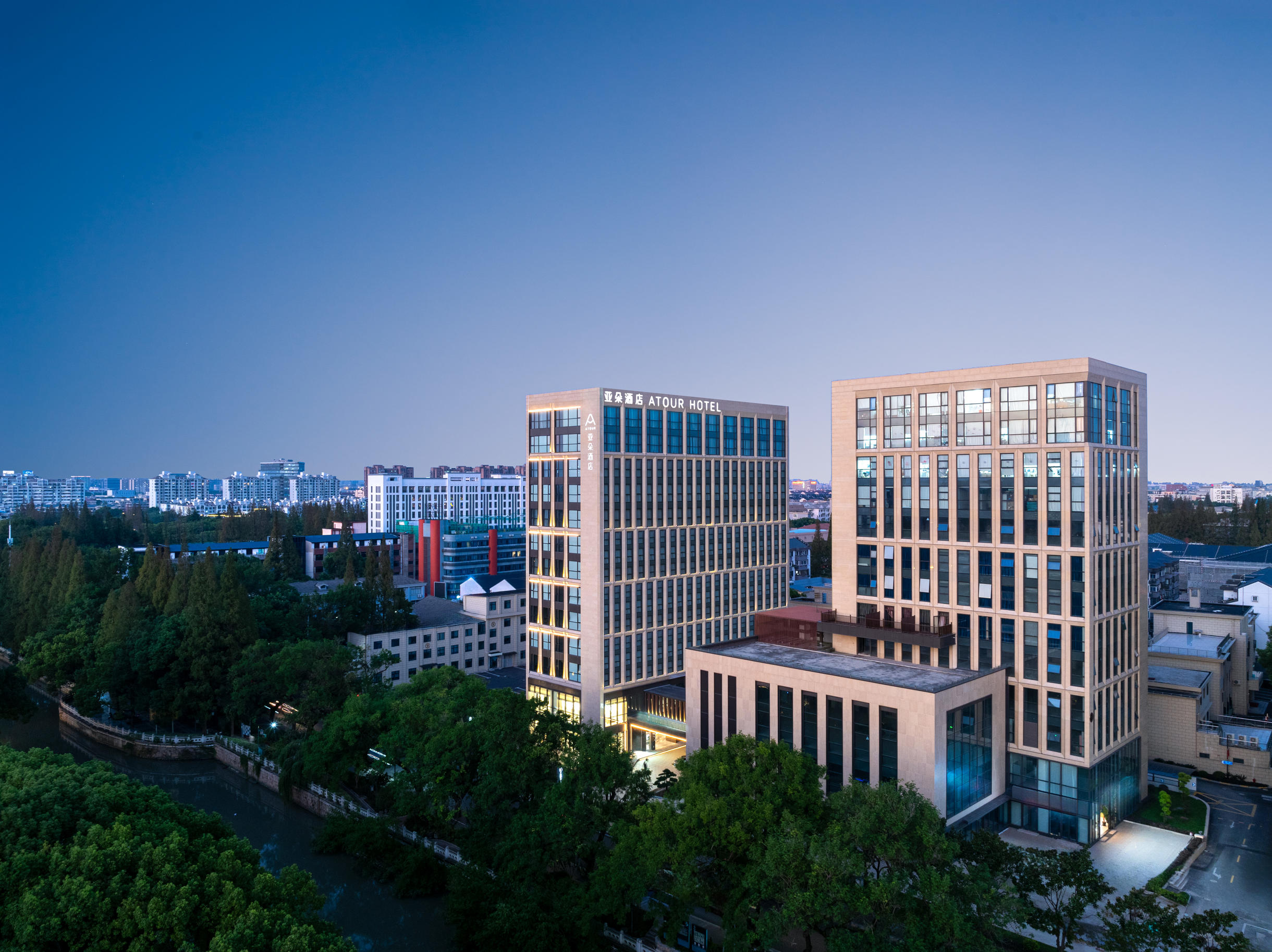 上海松江中山东路亚朵酒店