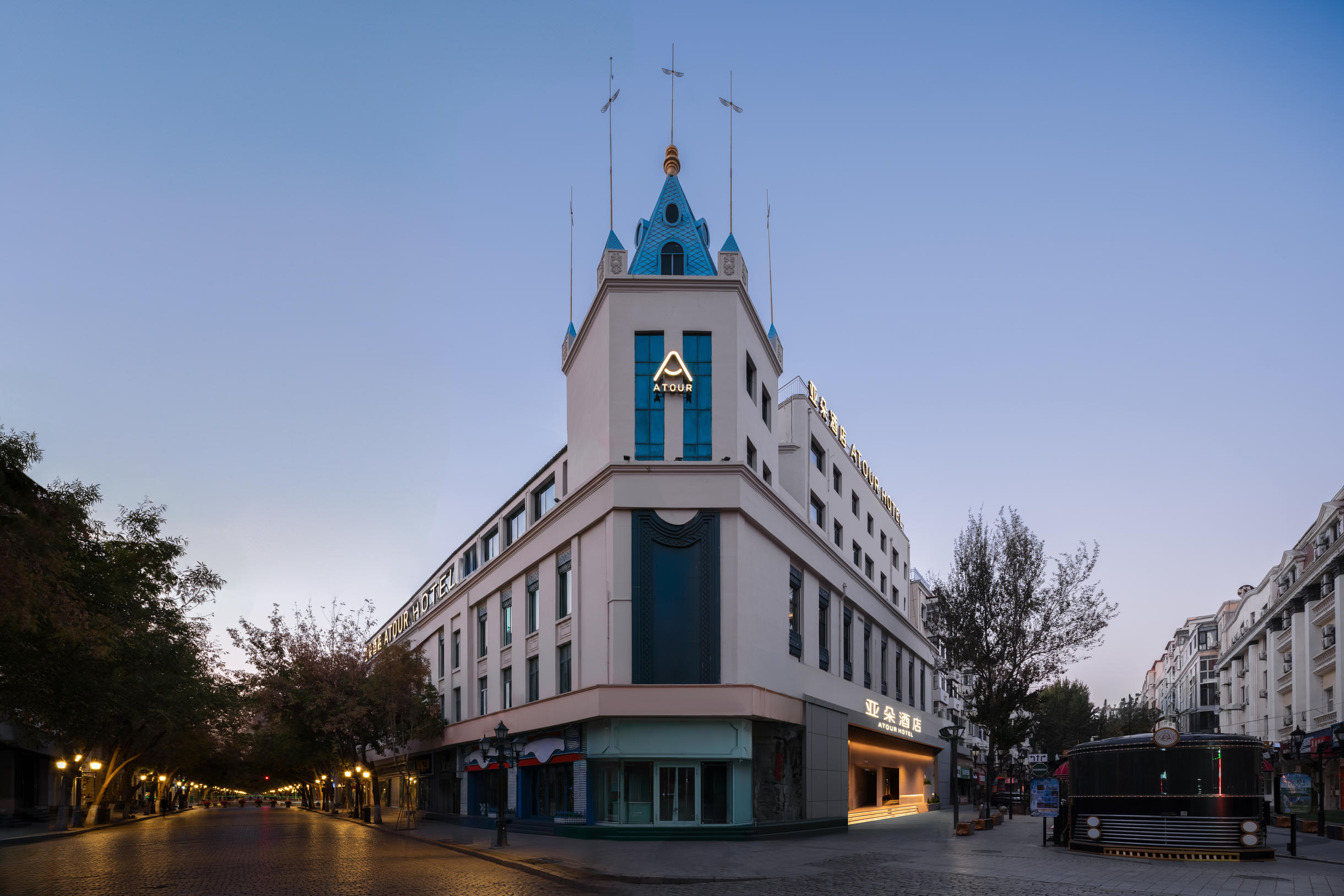 哈尔滨中央大街松花江畔亚朵酒店