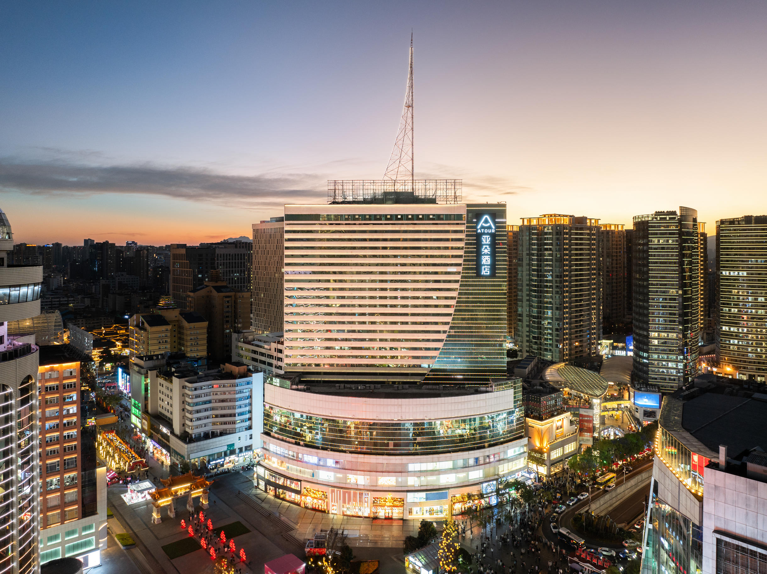 昆明南屏步行街老街亚朵酒店